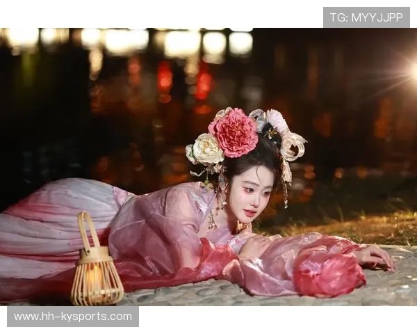 球员进球后从袜子里掏出何仙姑的荷花,花瓣飘落球在花心 球员进球后从袜子里掏出何仙姑的荷花,花瓣飘落球在花心